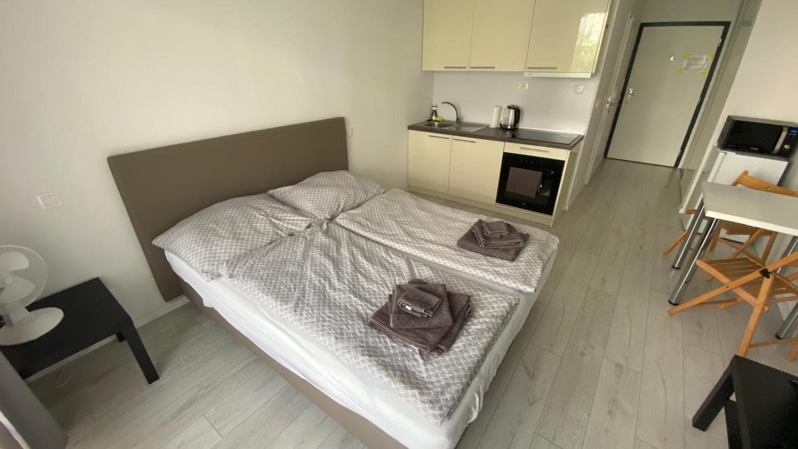 1 Room Apartment With Terrace, Slnecnice Братислава Екстериор снимка